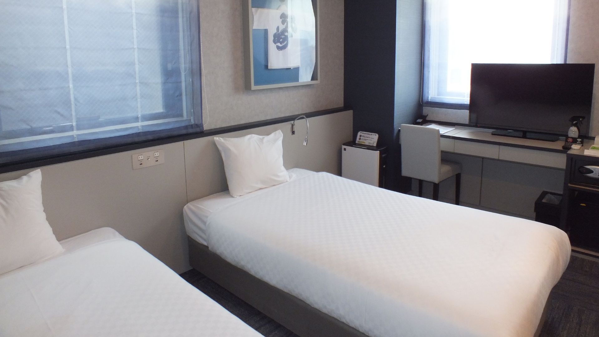 【ツインルーム】18.94㎡、ベッド　110cm&times;195cm　2台、バス・トイレ別