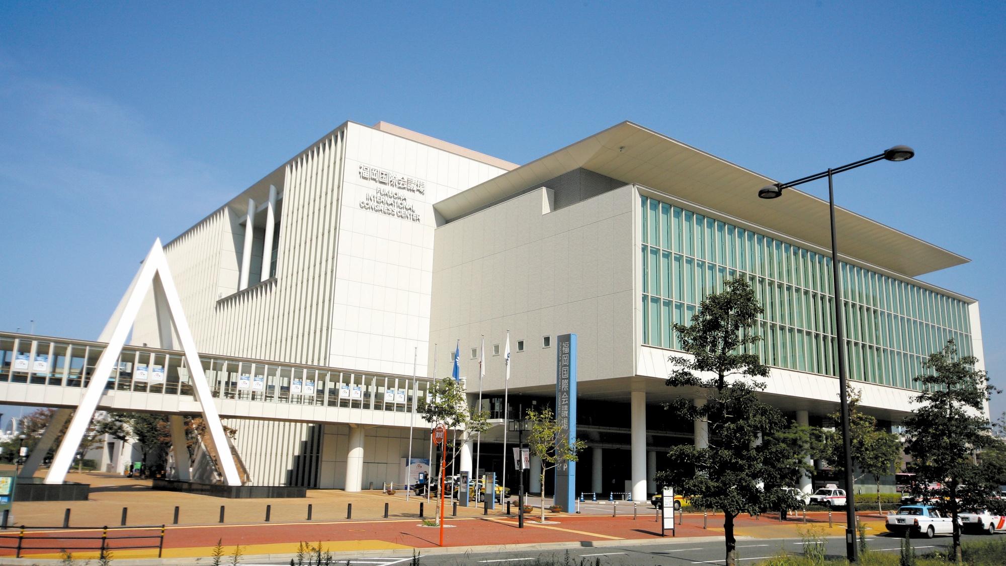 周辺観光/【福岡国際会議場】国内外の学会やイベントが開催される、福岡を代表する大型会議施設