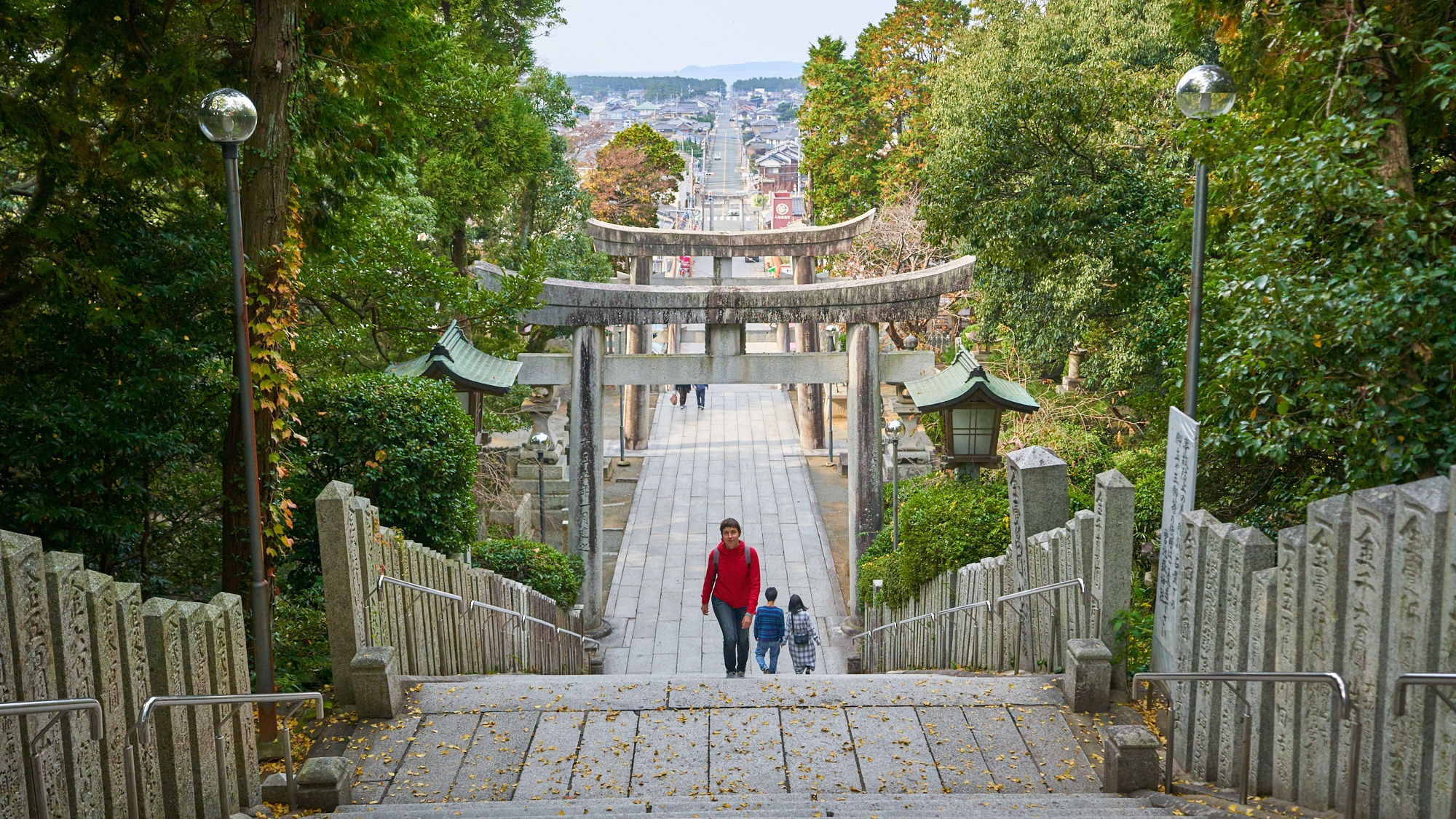 周辺観光/【宮地嶽神社】夕陽と参道が織りなす「光の道」が絶景