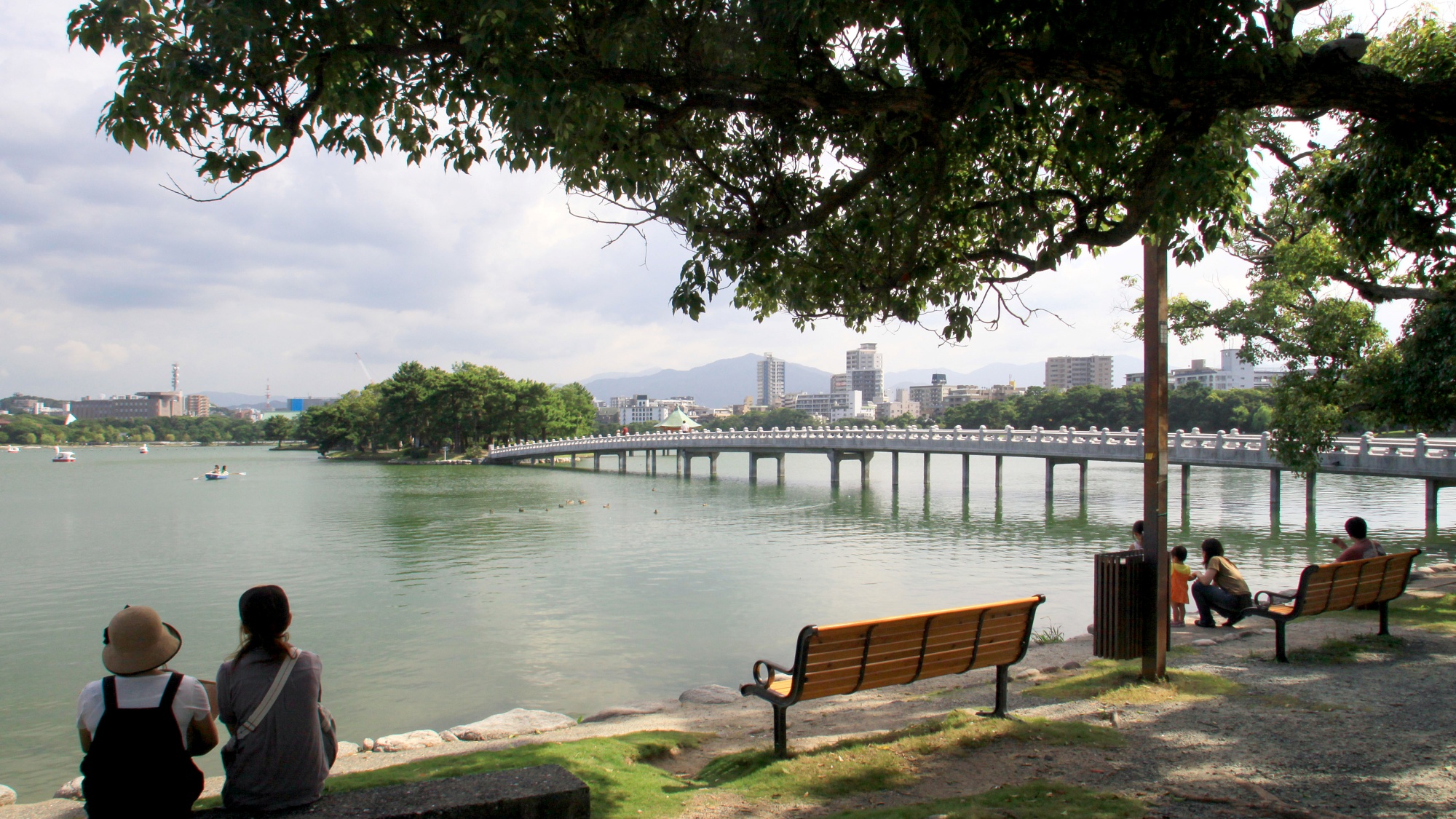 周辺観光/【大濠公園】国の登録記念物は水と緑のオアシス、周辺には散策スポットも多数