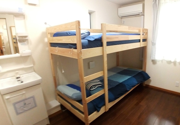 Room 203 - Bunk bed + private toilet