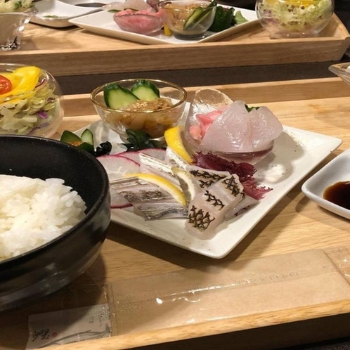 地魚中心の天ぷらお刺身夕食