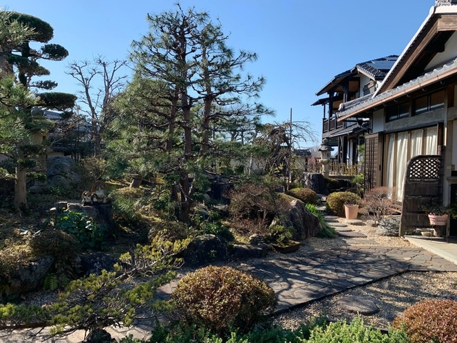 The Japanese-style garden of Guesthouse...