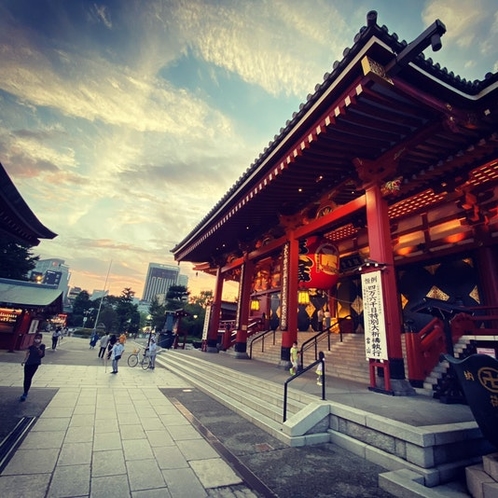 浅草寺の夕景