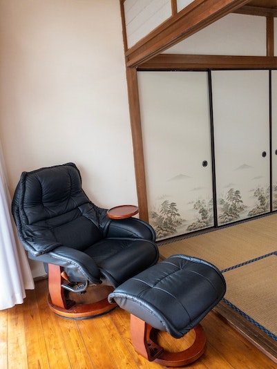 "Engawa" with two reclining chairs facing the balc