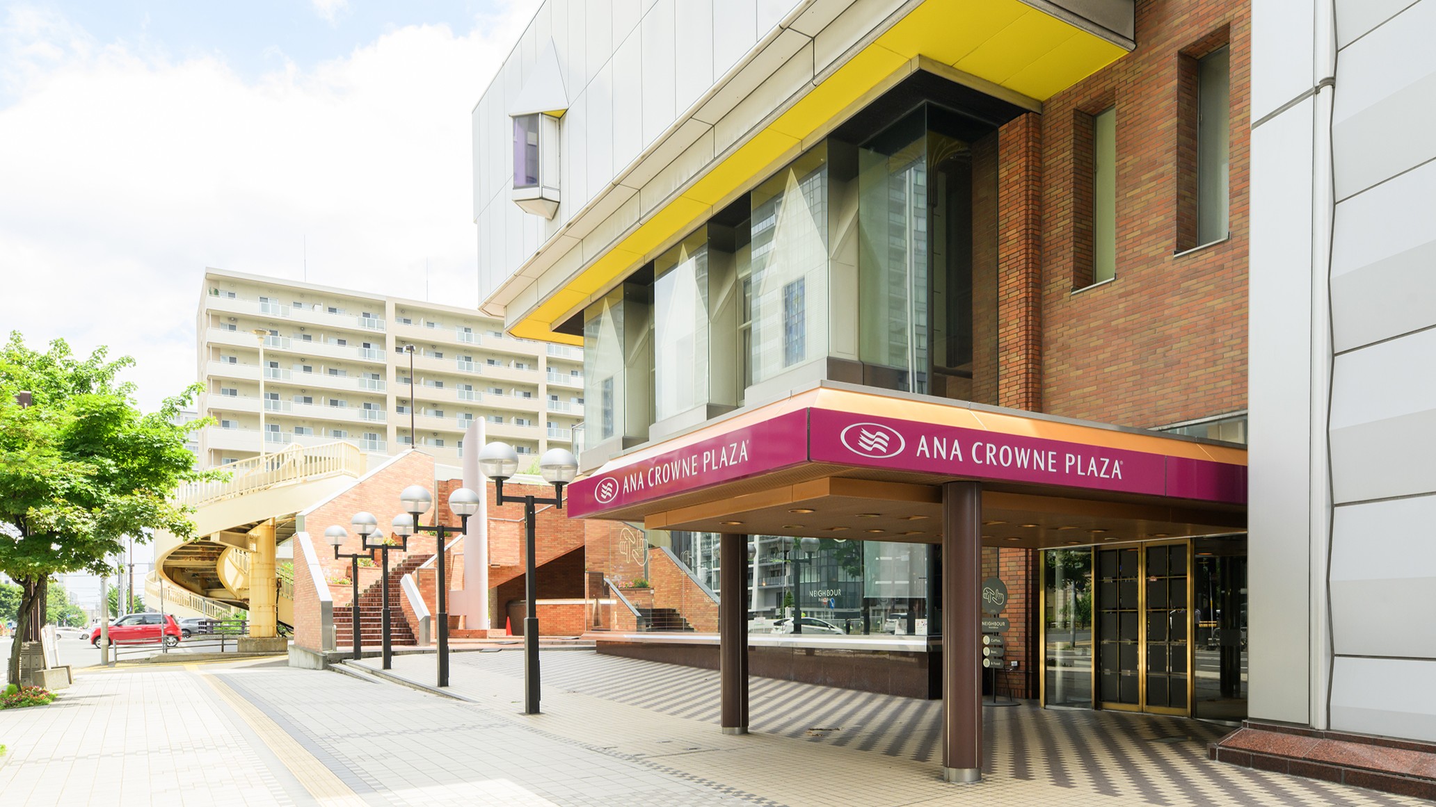 北側エントランス