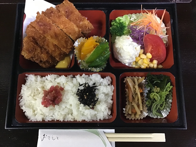 夕食弁当（国産豚ロースカツ弁当）