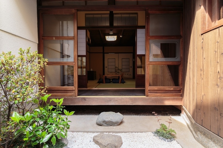 1階 坪庭からみた和室・Japanese-style room seen from the gard