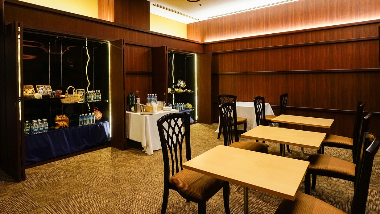 【ラウンジ口コミ募集中】【朝食付】専用ラウンジでゆったり大人の休息＜県産食材の特製ビュッフェ＞