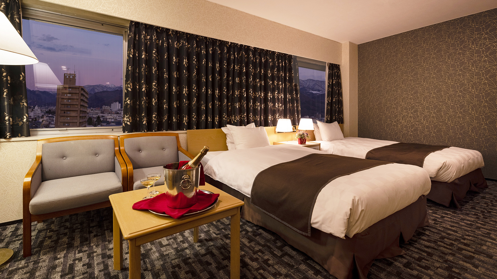 【スーペリアツイン：25平米～】心地よい空間で、大切な方との特別な時間をお過ごしください。