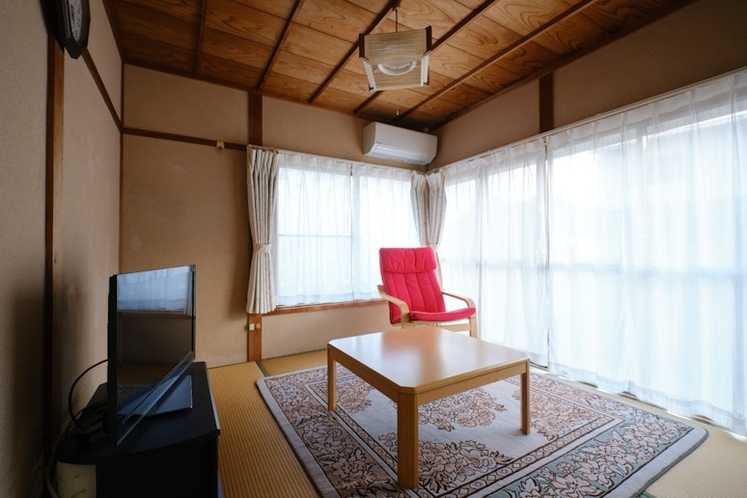 2 people can sleep in this room. Kotatsu(heater is