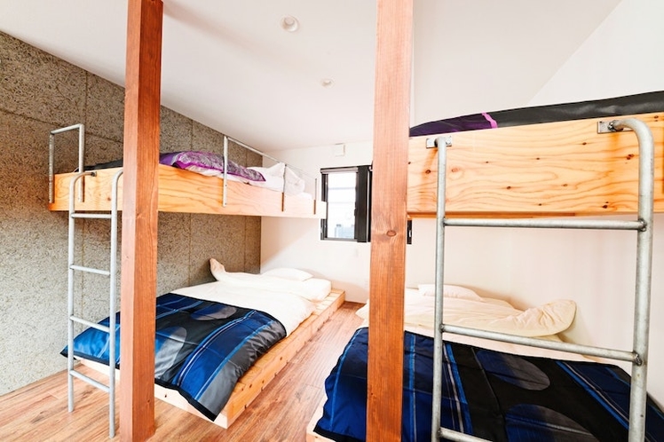 Bunk beds for 8 guests