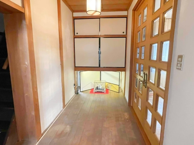 ・【廊下】大正時代からの日本建築らしく木のぬくもりのある室内