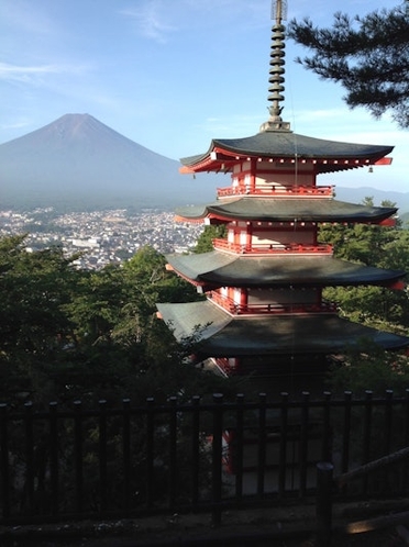 忠霊塔からの富士山観光スポット