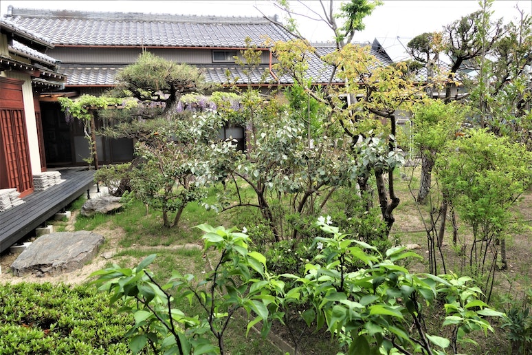 ゲストハウス 中庭全景