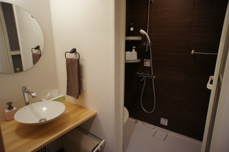 シャワー室&洗面台 1、2階