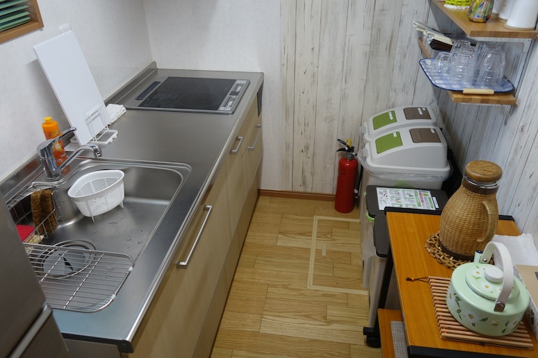 リビング キッチン シンクと棚