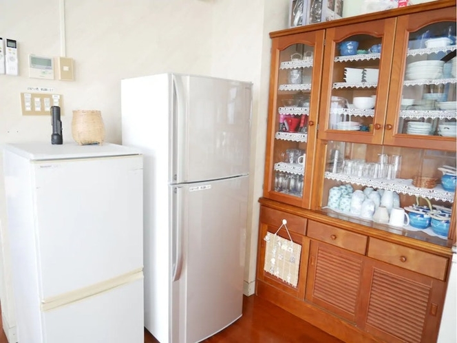 冷蔵庫、食器