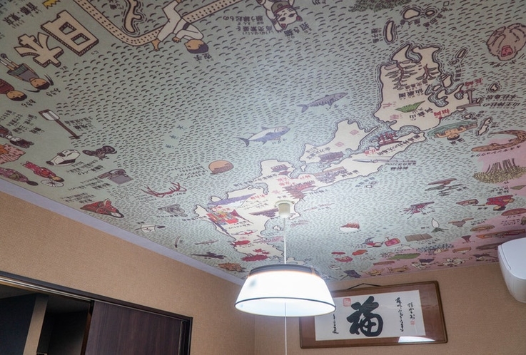 寝室　和室2　天井の日本地図