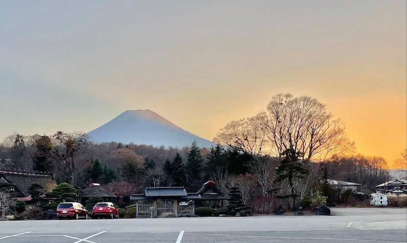 雄大な富士山の絶景が眺められます。