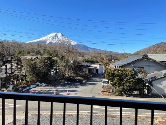 東南の角部屋で日当たりのよい窓からも富士山が一望出来ます
