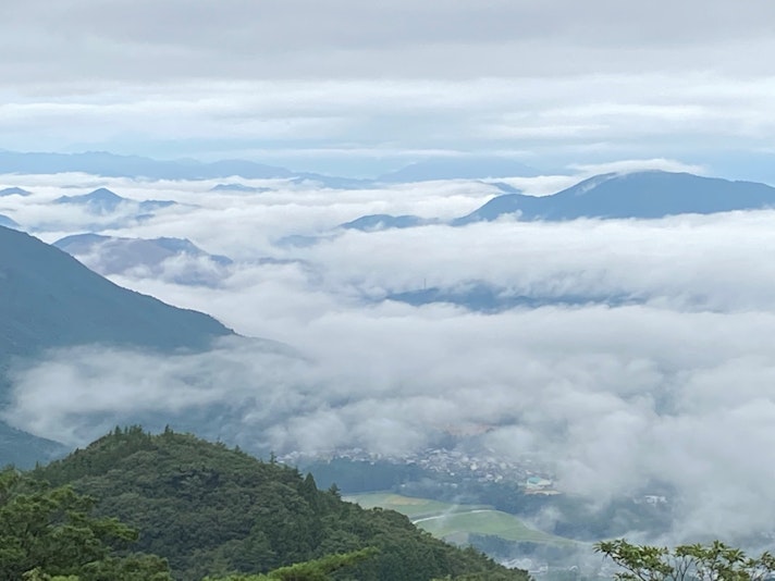 気象条件が整えば早朝散歩で雲海に出会えます。