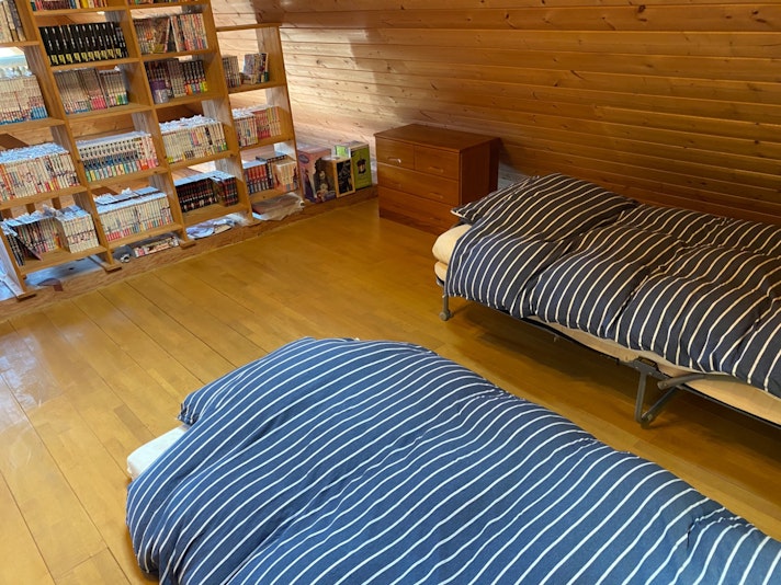 ツイン仕様セットの寝室。最大10名様に対応します。