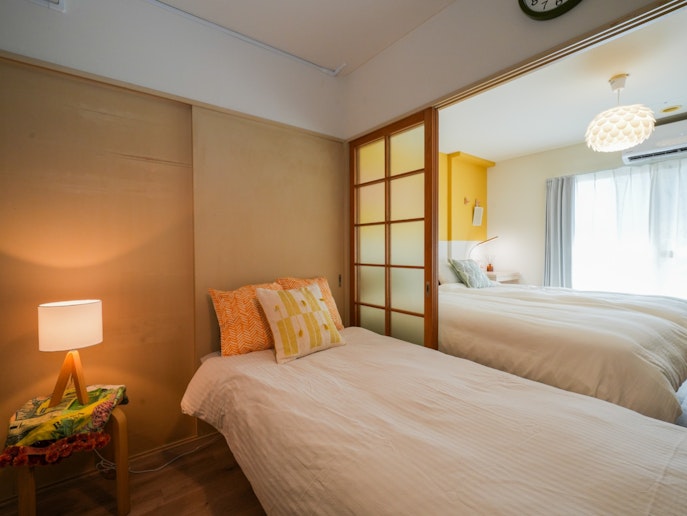 リビングにエキストラベッドを出した様子(普段はクローゼットに入っています)