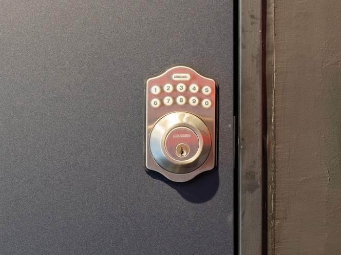スマートロックですので、鍵を持ち歩く必要はありません。It's a smart lock, so y