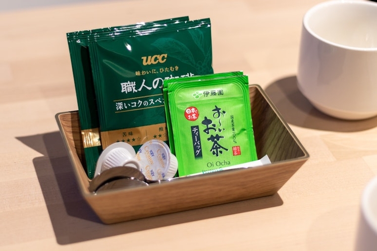 コーヒーと日本茶をご用意しております。Coffee and Japanese tea are ava