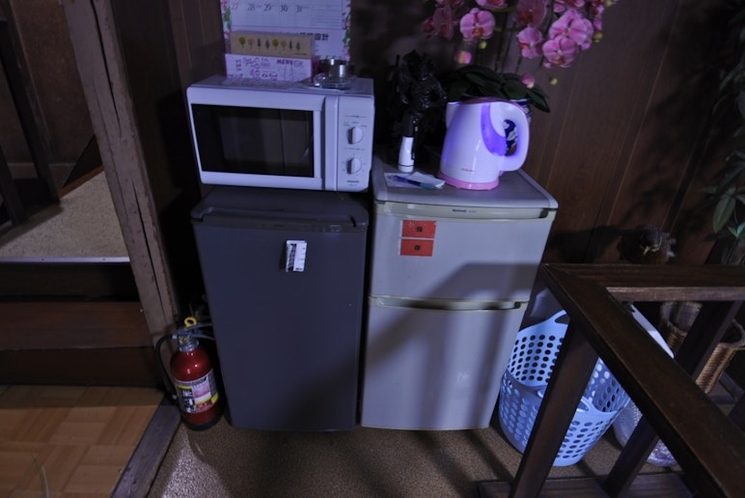 【共用】電子レンジ、冷蔵庫、ケトル