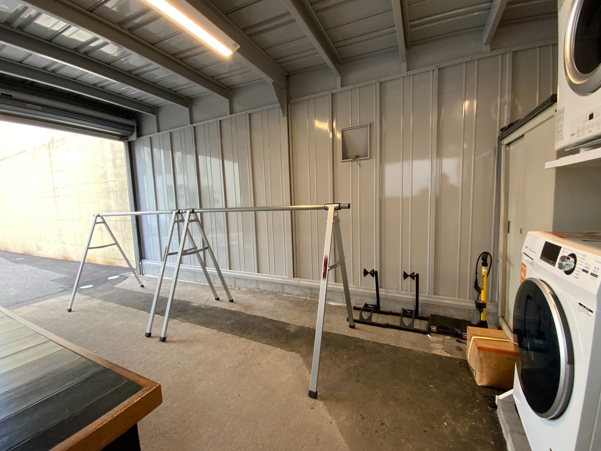 自転車置き場はもちろん。駐車場もあります。