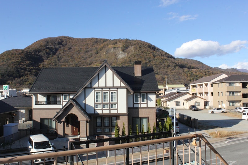 2階は見通しがよく、山の景色もよいです