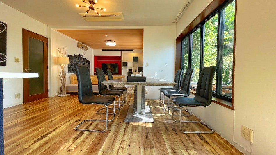 ダイニングテーブル