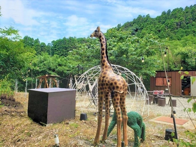 巨大キリンがお出迎え