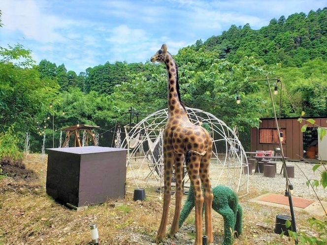 巨大キリンがお出迎え