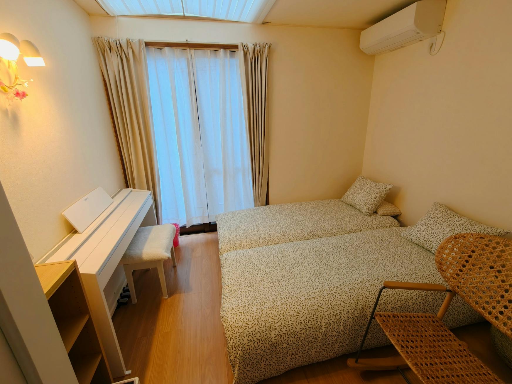 寝室① 常設寝具：2台シングルベット ピアノご利用に関するお願い...