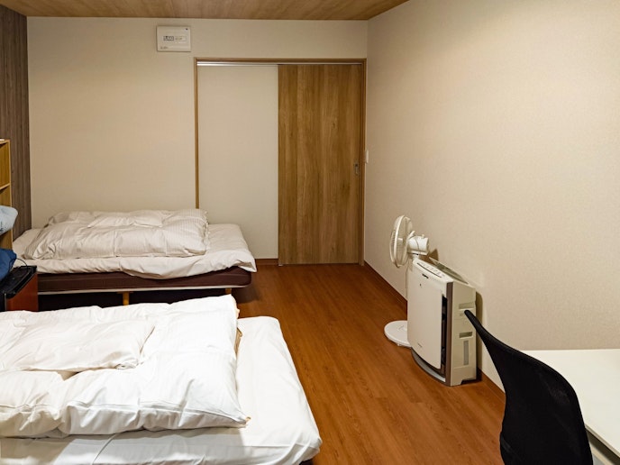 ・【バリアフリー2人部屋】お部屋内は段差のない造りになっています