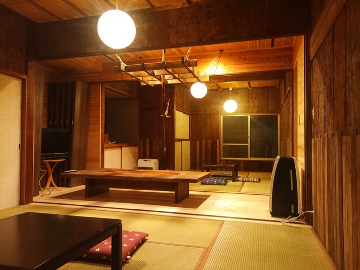 客室は囲炉裏を中央に配した19畳