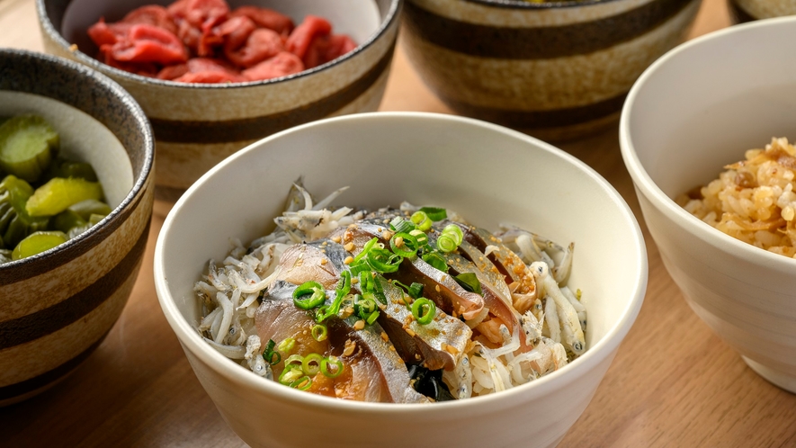 ごまさばをふんだんにのせて丼にも。