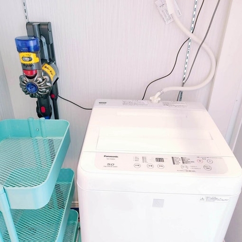 洗濯機とダイソンの充電式掃除機A1