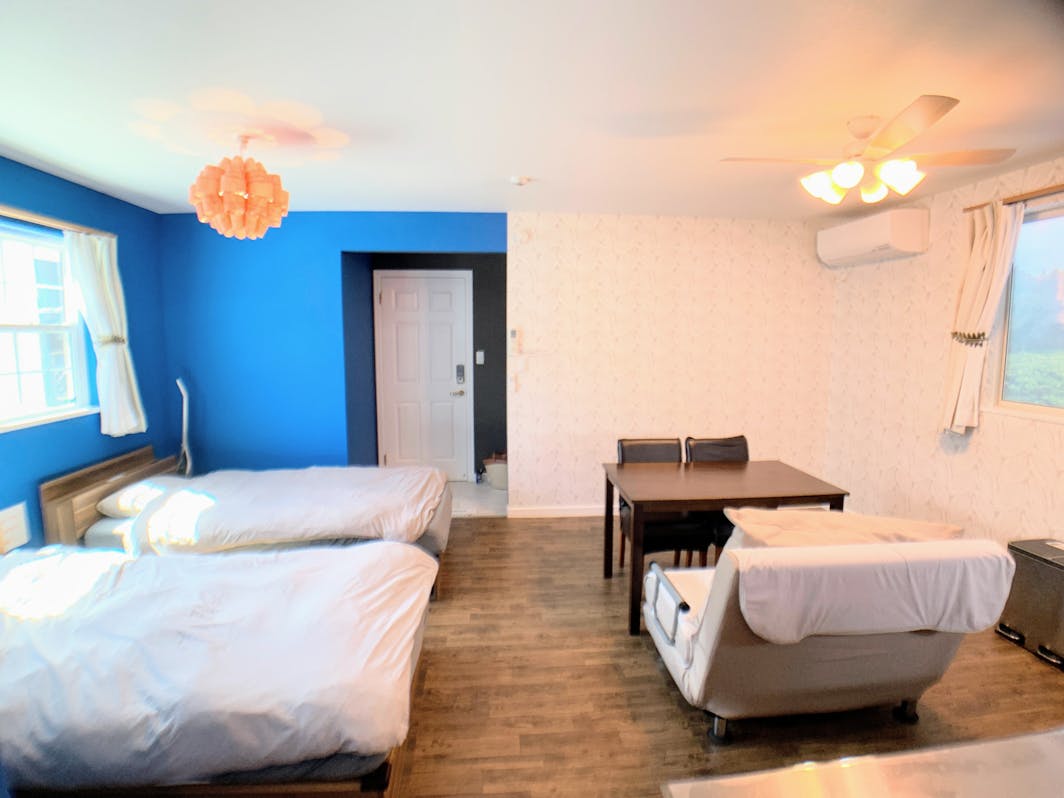 ３名様や４名様でお泊りの際には、ご自身でマットレスを敷いていただくことになります。 When...