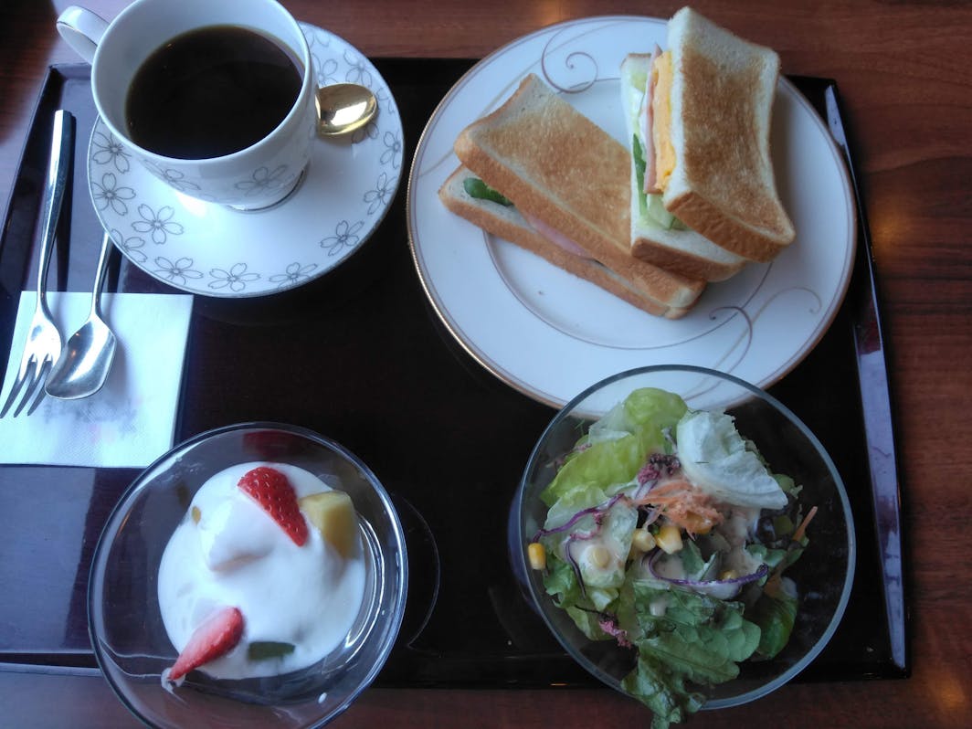 桜珈琲は朝8時開店。SakuraCoffee opens from 8am.