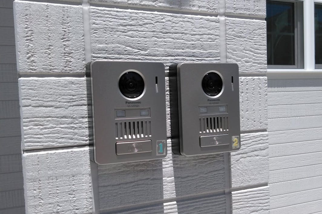 インターホンがあるため、通販で食材や必要な物を取り寄せる際には便利です。Since there...