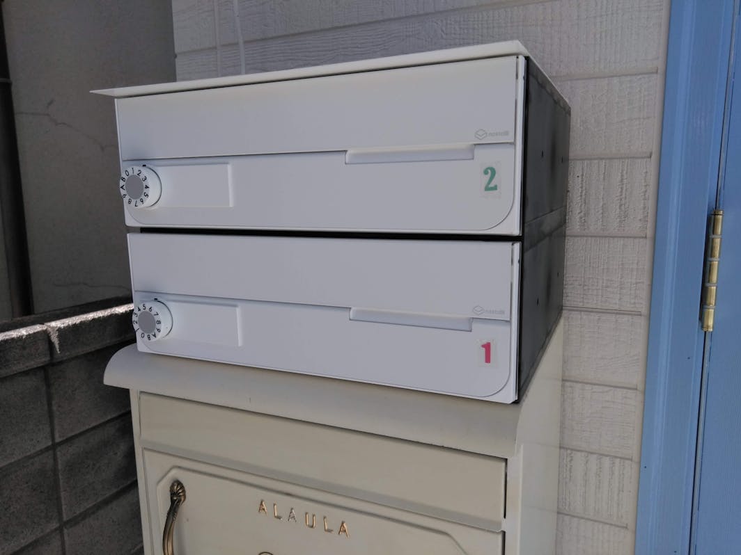 配達を頼んで留守だった時も郵便受けがあると便利です。郵便は所定の手続きを経ないととどきません。...