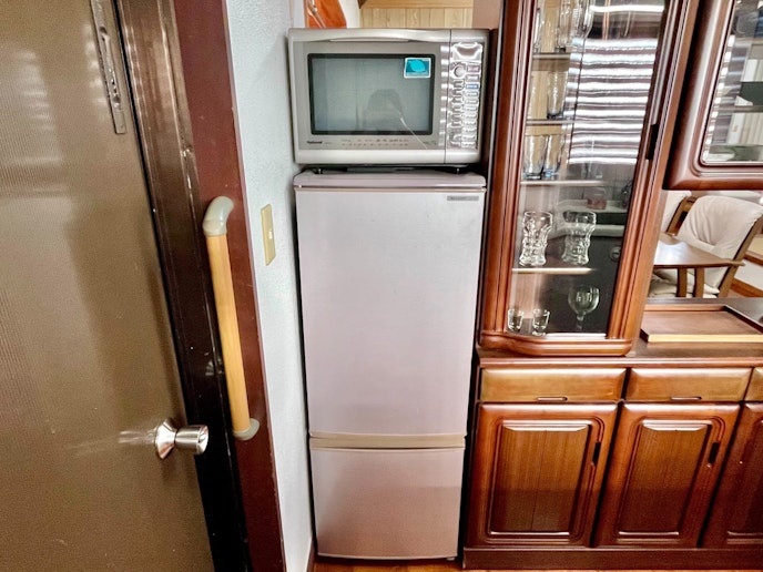 <キッチン>電子レンジ、冷蔵庫あり。