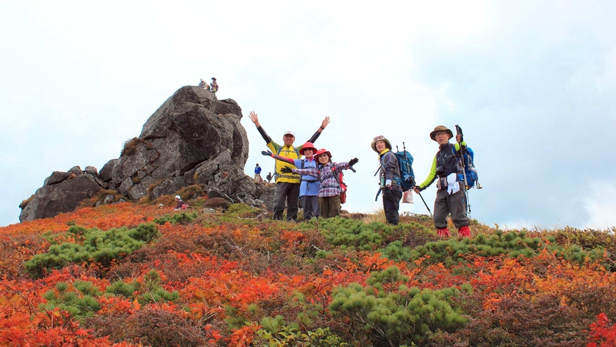 【三ツ石馬蹄縦走】山景は日ごとにその色を変え、様々な景色で私たちを楽しませてくれます。