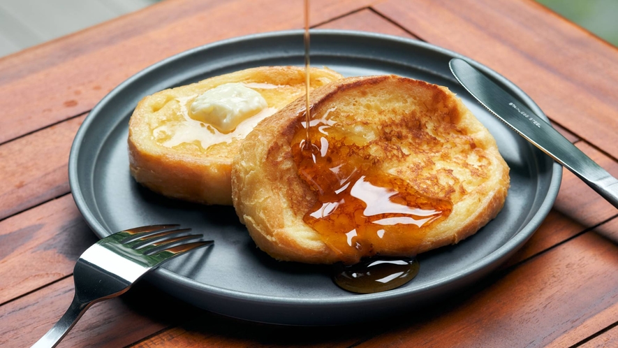 朝食フレンチトースト/キッチンでのお料理をお楽しみください