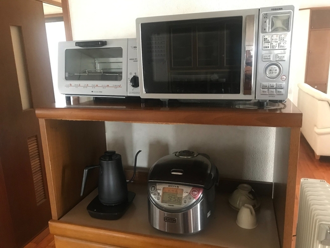 キッチン棚にトースター＆レンジ＆ケトル＆炊飯器