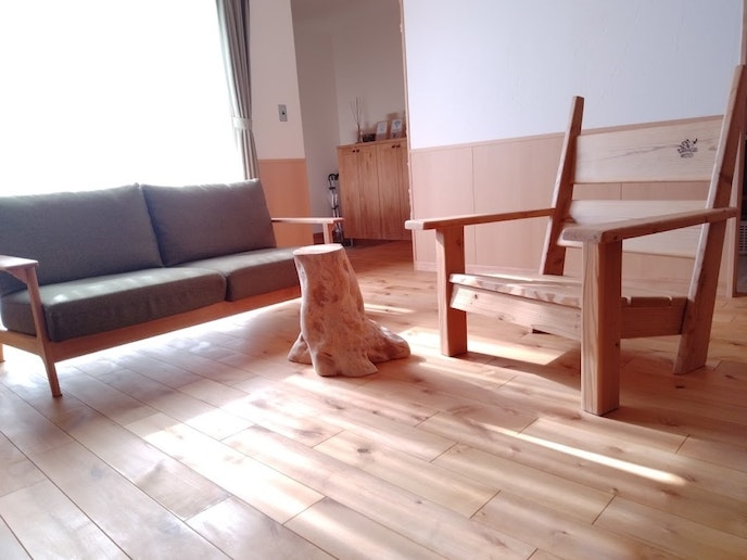 木質感を残した家具